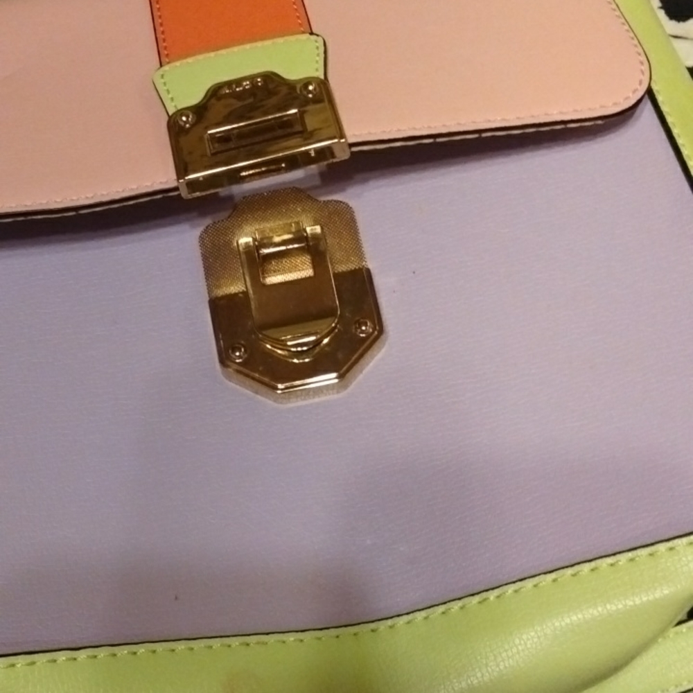Iam selling my Aldo handbag